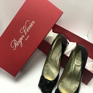 Roger Vivier Black Belle de Nuit Lo Pumps